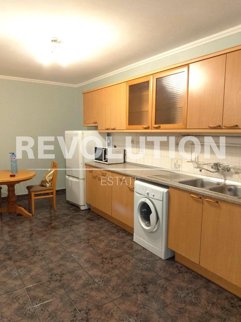 Дава под нем  3-стаен, град Варна, Център •  500 EUR • ID 13680479 — holmes.bg - [1] 
