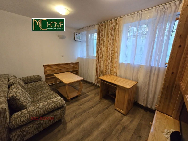 Издаје се  1 спаваћа соба Софија , Обориште , 40 м2 | 82875366
