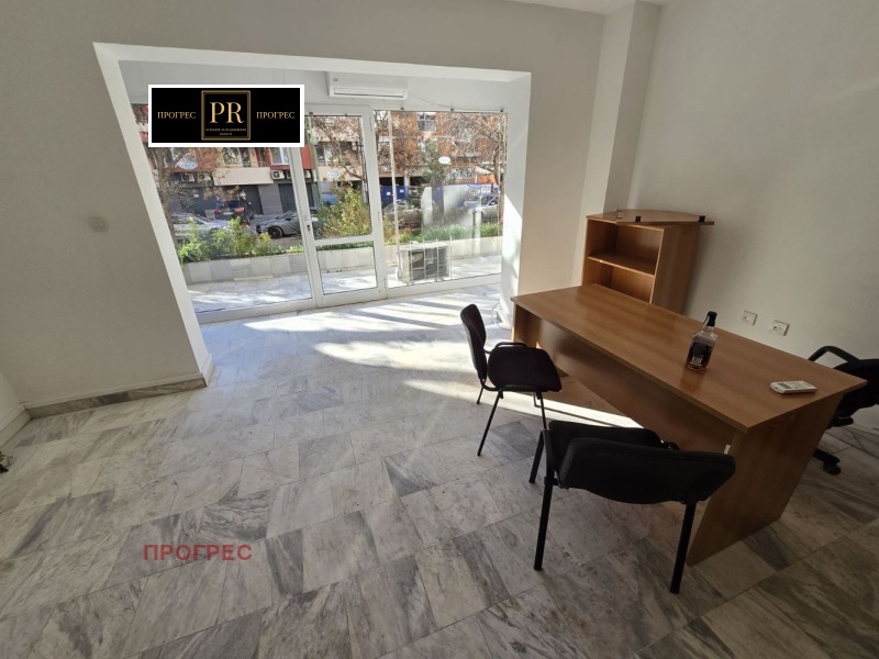 Дава под Наем ОФИС в град Пловдив, Южен - 120 кв.м / 450 € » 880.12 лв., ПРОГРЕС
