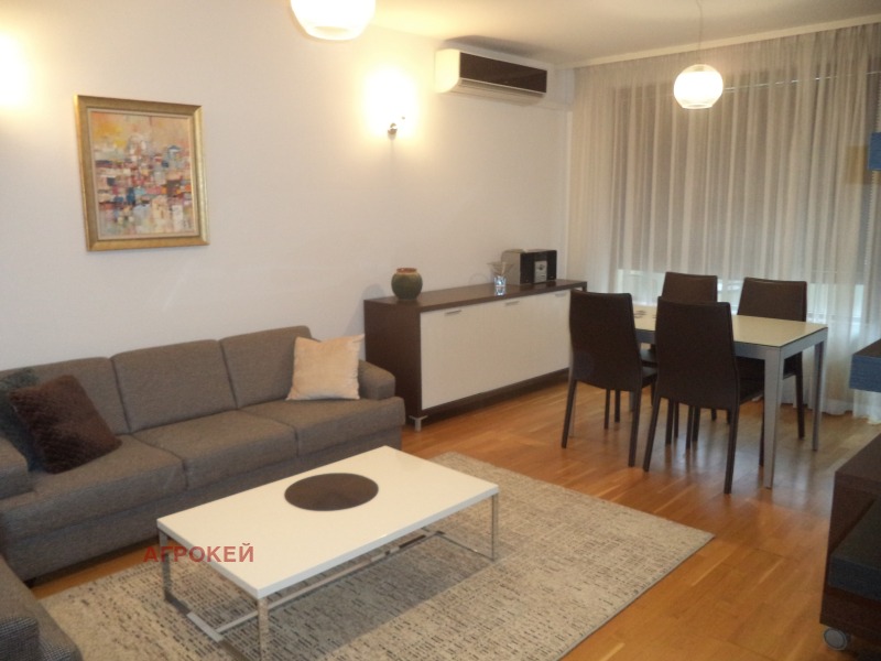 Дава под нем  3-стаен, град София, ж.гр.Южен парк • 1 200 EUR • ID 75724331 — holmes.bg - [1] 