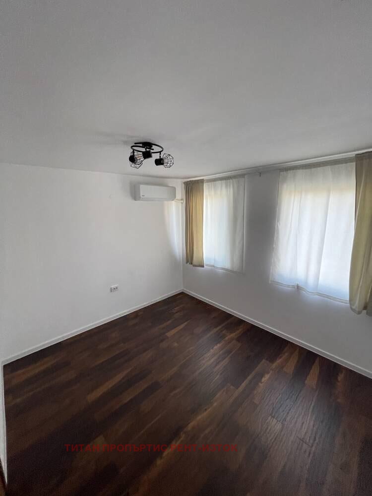 En renta  3+ dormitorios Burgas , Sarafovo , 180 metros cuadrados | 62315983 - imagen [12]