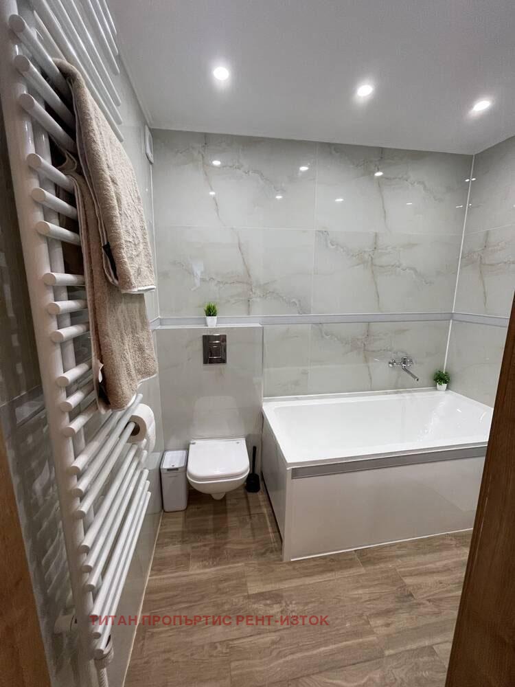 En renta  3+ dormitorios Burgas , Sarafovo , 180 metros cuadrados | 62315983 - imagen [9]