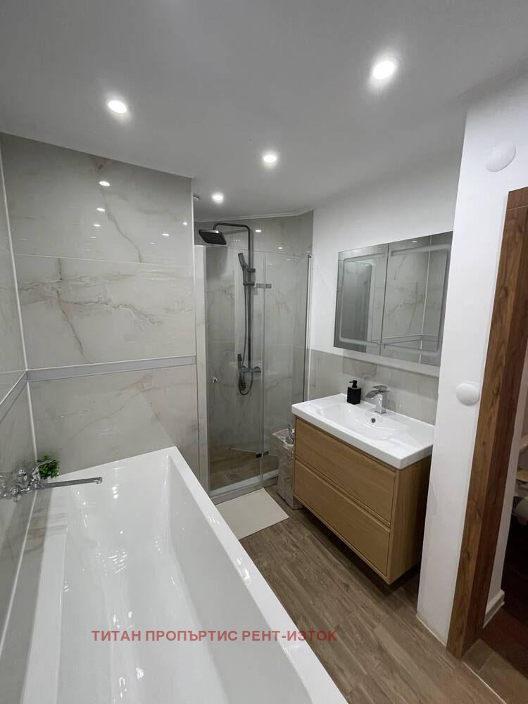 En renta  3+ dormitorios Burgas , Sarafovo , 180 metros cuadrados | 62315983 - imagen [8]