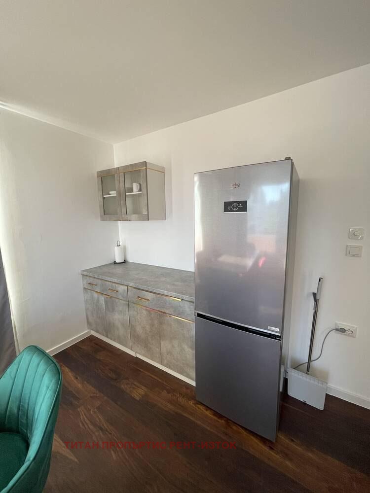 En renta  3+ dormitorios Burgas , Sarafovo , 180 metros cuadrados | 62315983 - imagen [4]