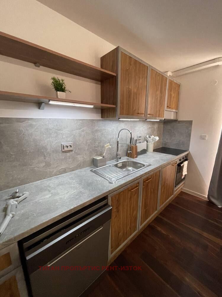 En renta  3+ dormitorios Burgas , Sarafovo , 180 metros cuadrados | 62315983 - imagen [2]
