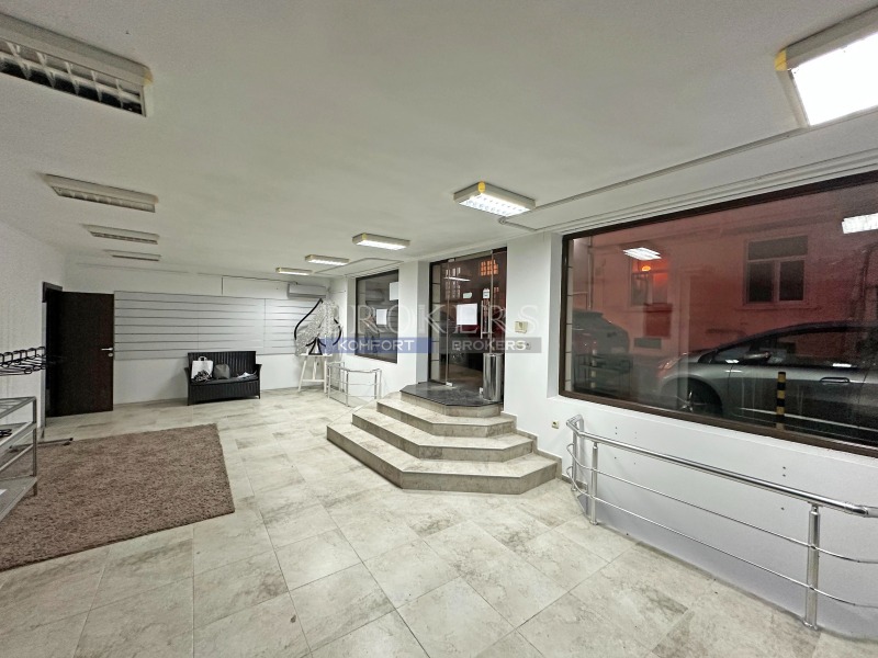 Дава под Наем ОФИС в град Варна, Операта - 164 кв.м / 1 000 € » 1 955.83 лв., КОМФОРТ И ФОРОС БРОКЪРС