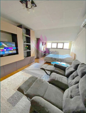 1 Schlafzimmer Troschewo, Warna