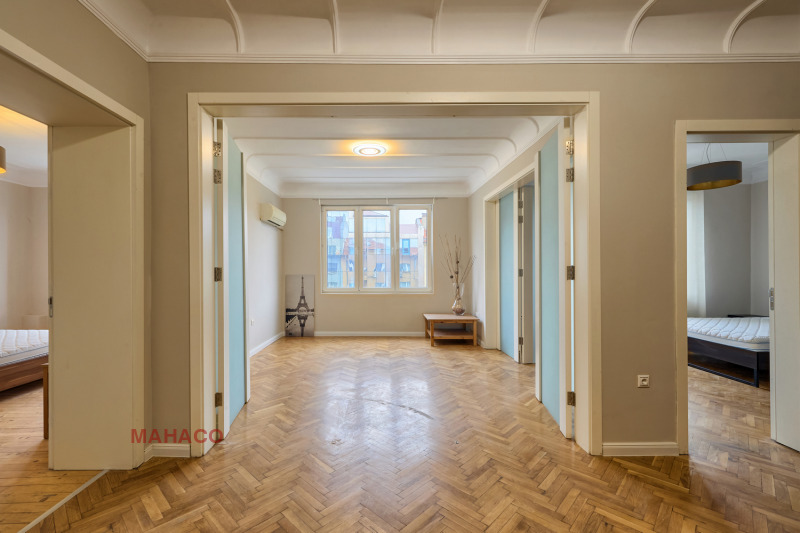 Дава под нем  4-стаен, град София, Център • 1 300 EUR • ID 10459134 — holmes.bg - [1] 
