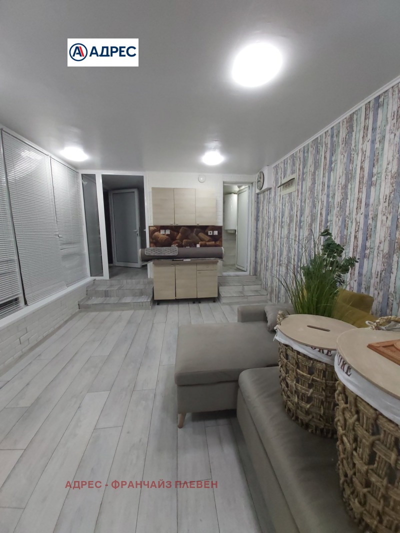 Дава под Наем ОФИС в град Плевен, Широк център - 30 кв.м / 230 € » 449.84 лв., АДРЕС - ФРАНЧАЙЗ ПЛЕВЕН