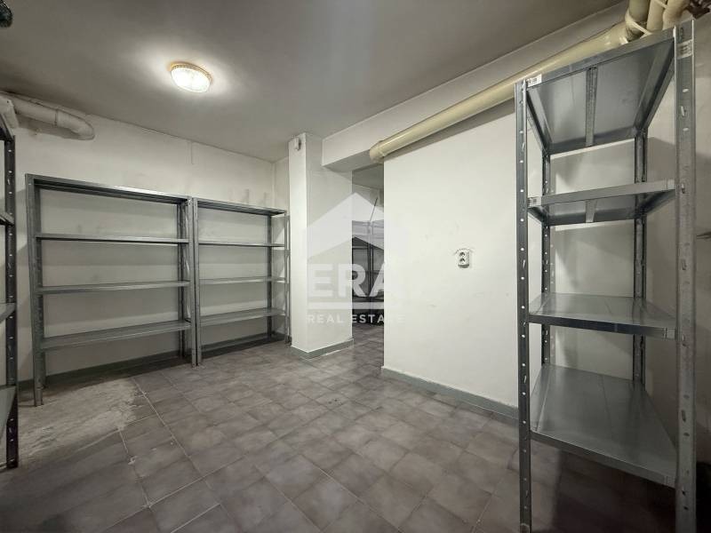 Дава под наем МАГАЗИН, гр. София, Лагера, снимка 6 - Магазини - 53885950