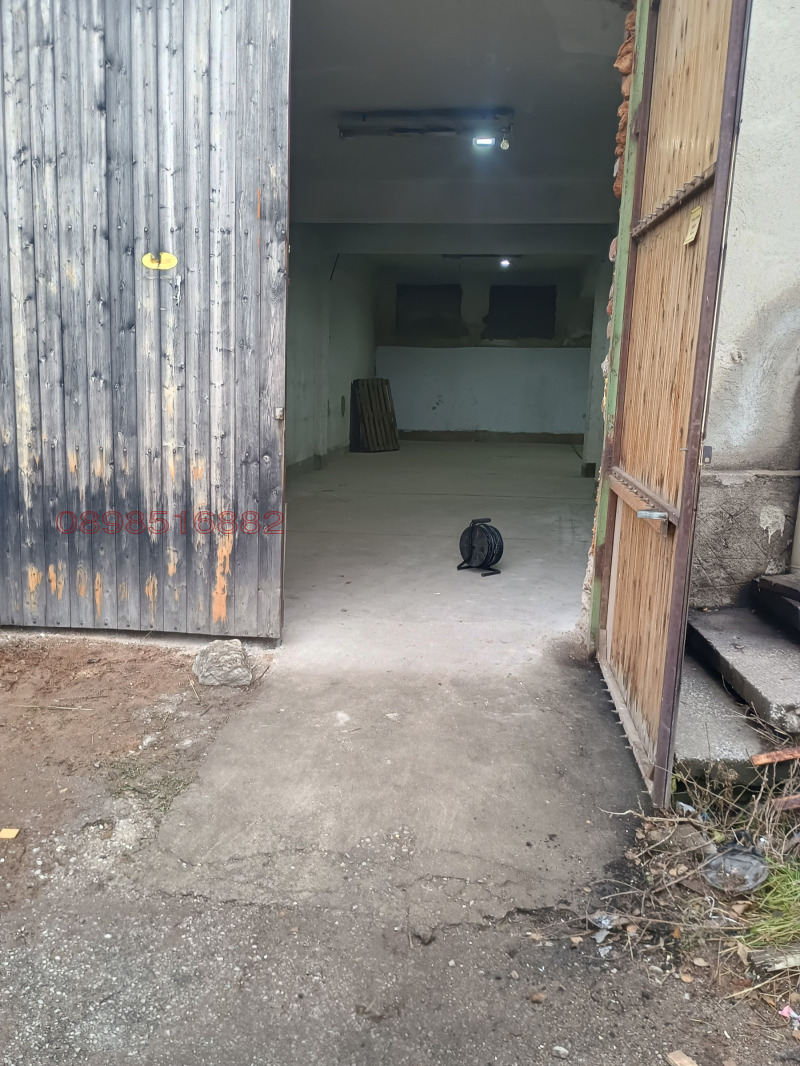 Дава под наем СКЛАД, гр. Перник, Църква, снимка 3 - Складове - 52782636