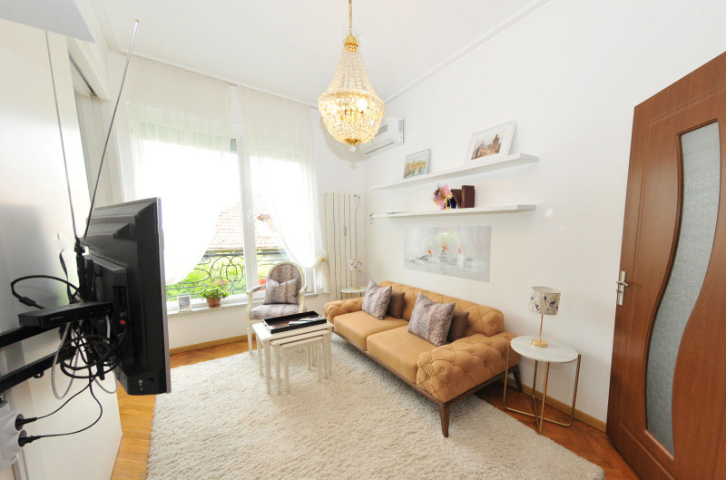 Zu vermieten  2 Schlafzimmer Sofia , Zentar , 76 qm | 41946348