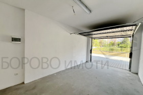 Garagem Zona B-18, Sofia 4