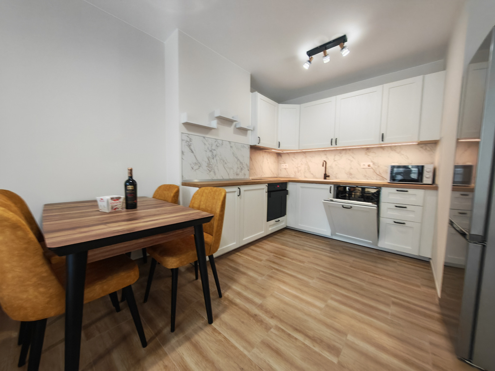 Дава под наем 3-СТАЕН, гр. София, Зона Б-5-3, снимка 3 - Апартаменти - 53572391