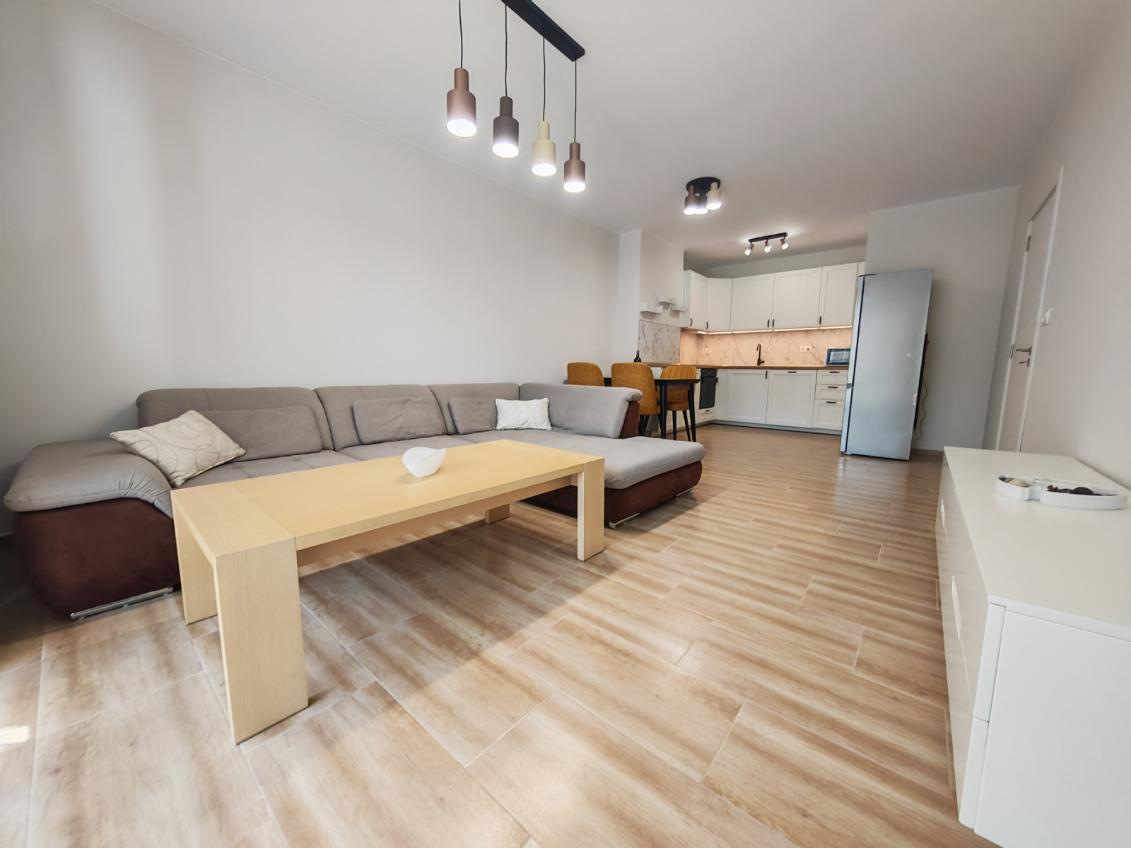 Дава под наем 3-СТАЕН, гр. София, Зона Б-5-3, снимка 1 - Апартаменти - 53572391