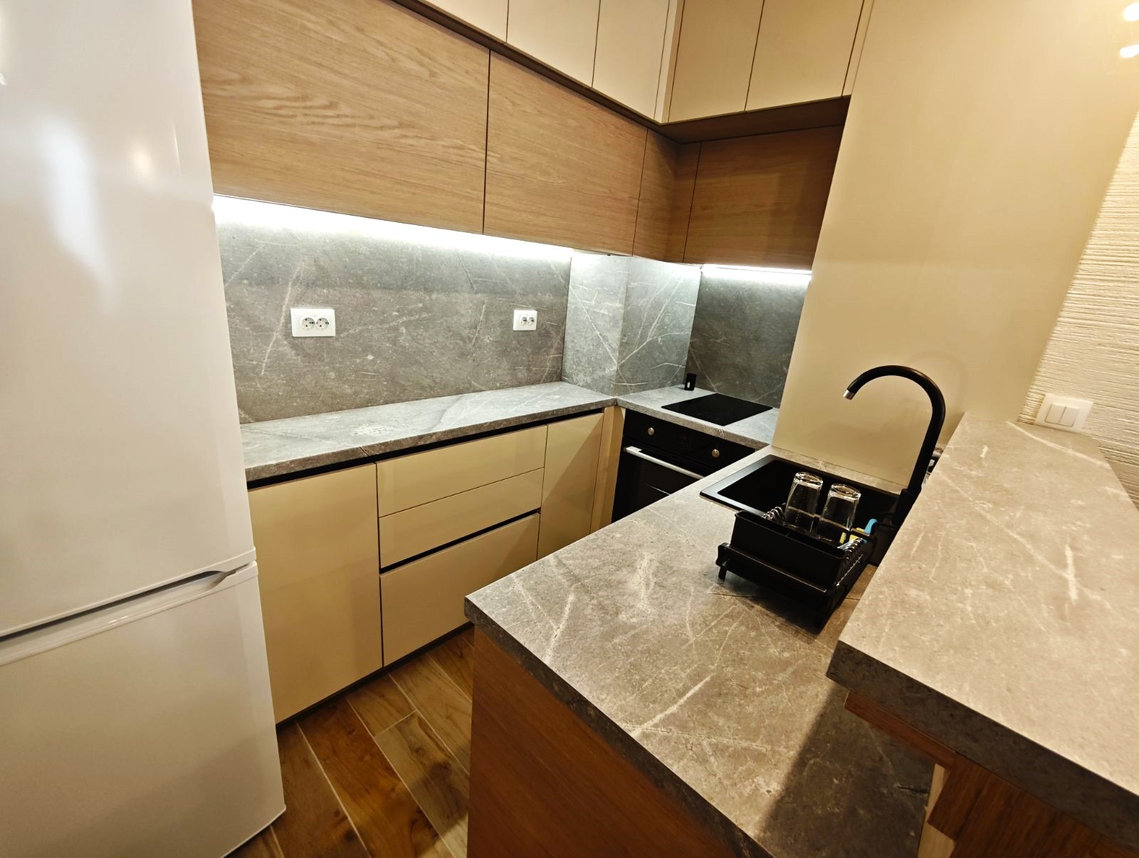 Дава под наем 3-СТАЕН, гр. София, Център, снимка 3 - Апартаменти - 54352695