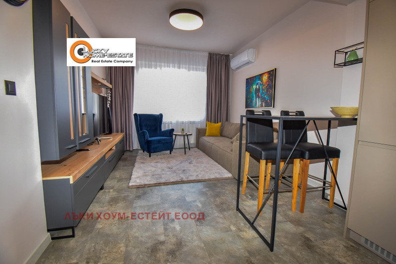 Издаје се  2 спаваће собе Софија , Центар , 80 м2 | 44552651