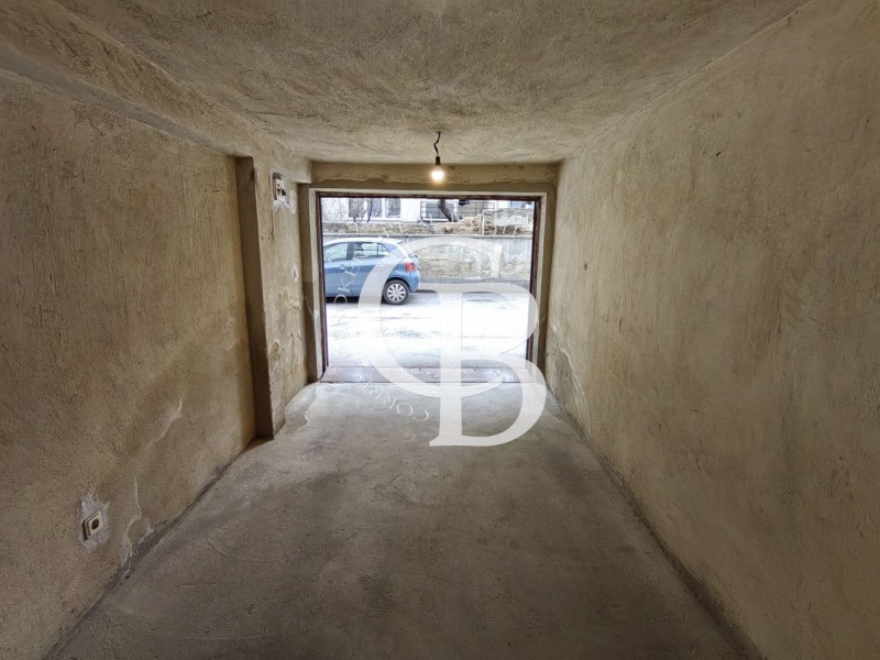 Дава под Наем ГАРАЖ в град Варна, Спортна зала - 15 кв.м / 150 € » 293.37 лв., КОРЕКТ БРОКЕРС
