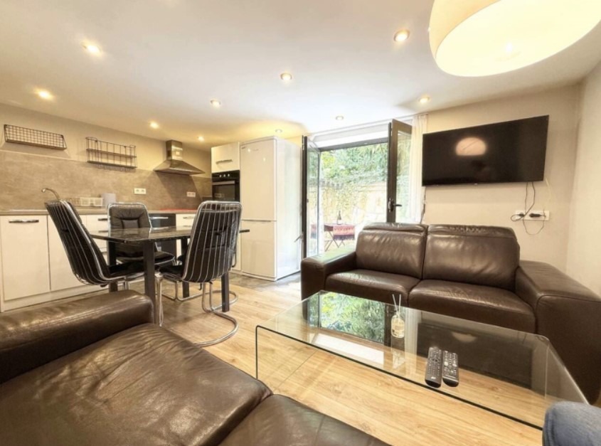 Дава под наем 2-СТАЕН, гр. София, Център, снимка 2 - Апартаменти - 54212034