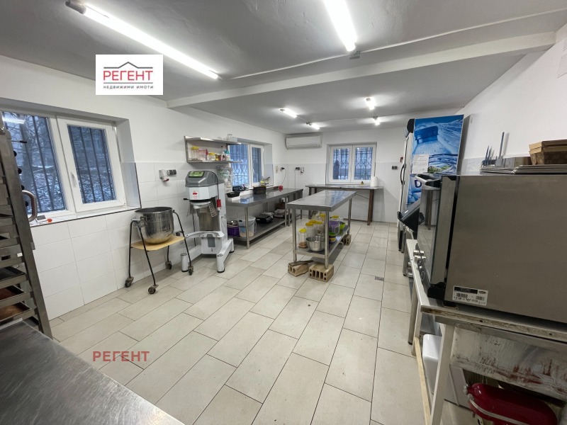 Дава под Наем ЗАВЕДЕНИЕ в град Габрово, Дядо Дянко - 106 кв.м / 570 € » 1 114.82 лв., РЕГЕНТ