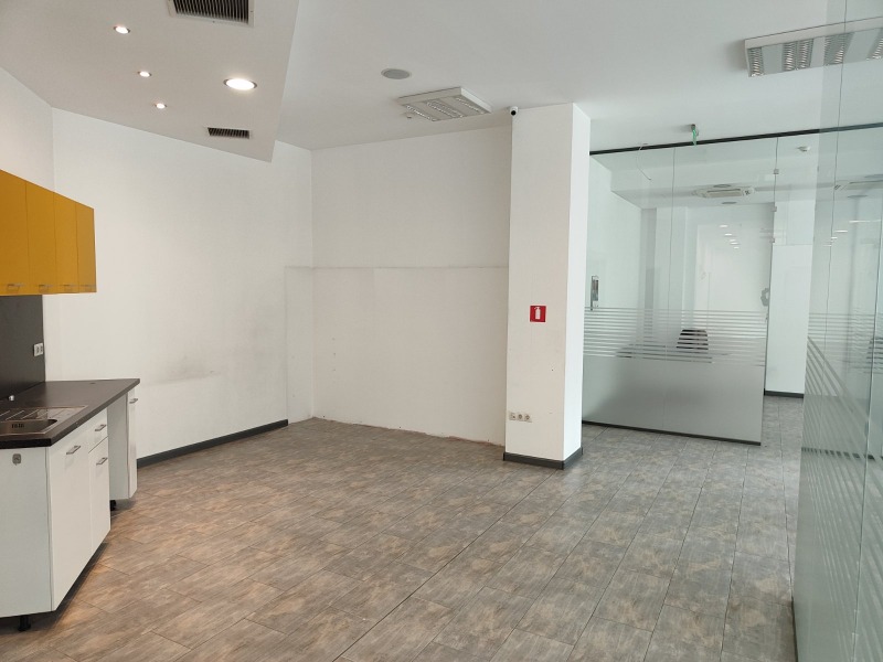 Vuokrattavana  Myymälä Sofia , Hipodruma , 300 neliömetriä | 56089497 - kuva [8]