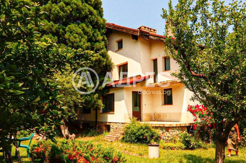 Под наем КЪЩА, град София, м-т Камбаните • по договаряне • 22599494 — Holmes.bg