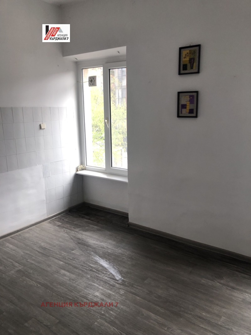 Til leje  Kontor Kardzhali , Tsentar , 25 kvm | 83583123 - billede [2]