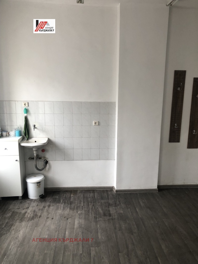 Til leje  Kontor Kardzhali , Tsentar , 25 kvm | 83583123 - billede [4]