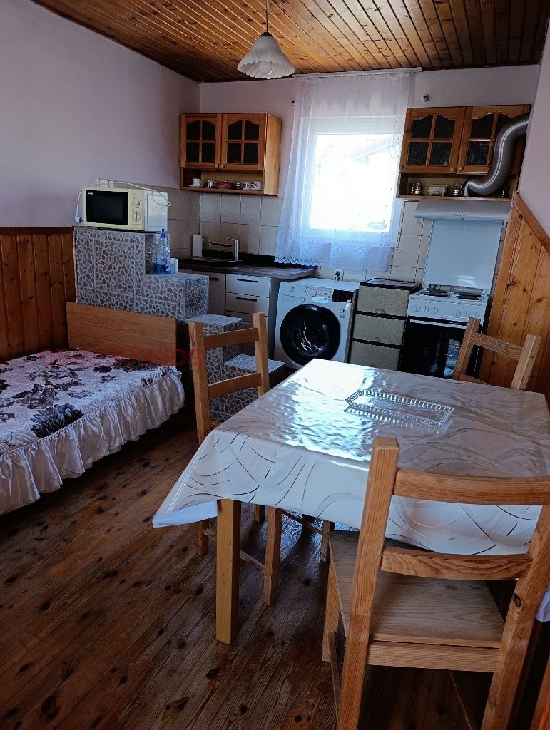 Дава под наем КЪЩА, гр. Перник, Каменина