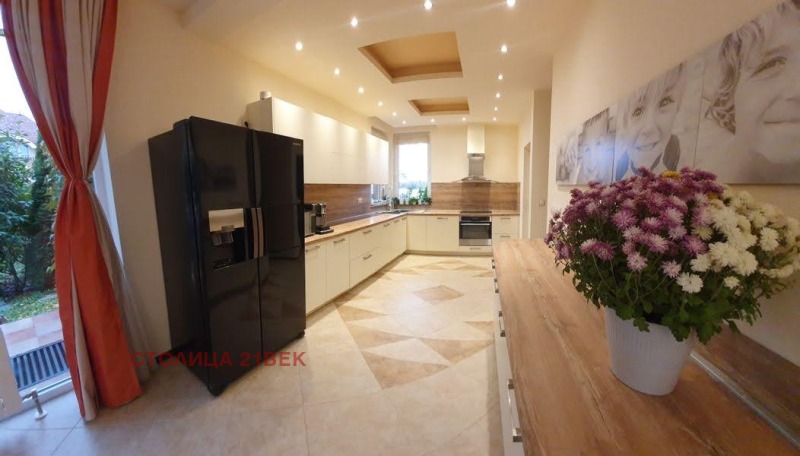 Издаје се  Кућа Софија , Панчарево , 450 м2 | 66079488