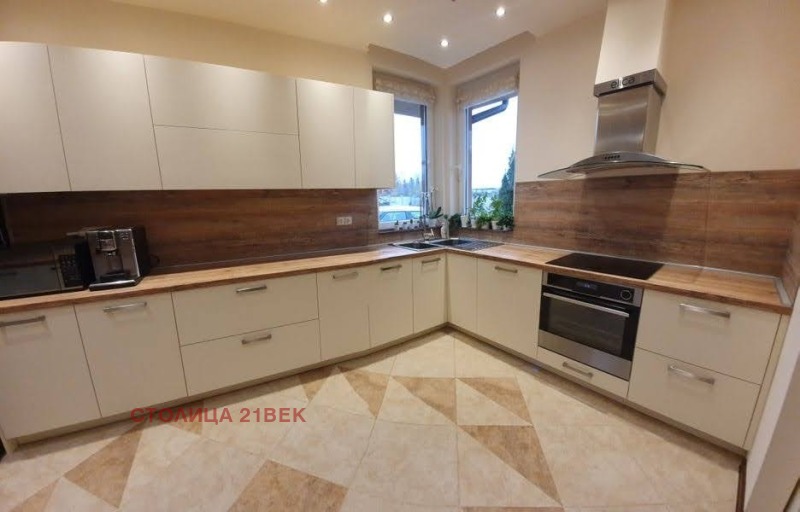 Издаје се  Кућа Софија , Панчарево , 450 м2 | 66079488 - слика [4]