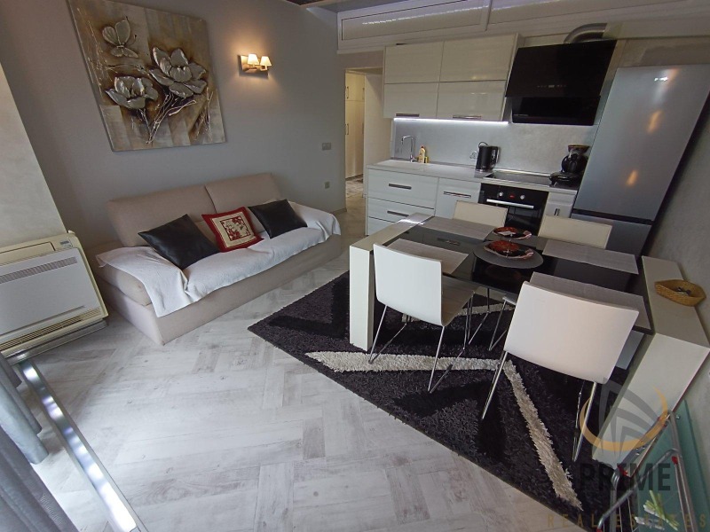 Zu vermieten  2 Schlafzimmer Burgas , Lazur , 72 qm | 94738479 - Bild [9]