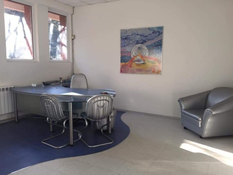 Дава под Наем ОФИС в град Шумен, Тракия - 150 кв.м / 250 € » 488.96 лв., ВЕЯ