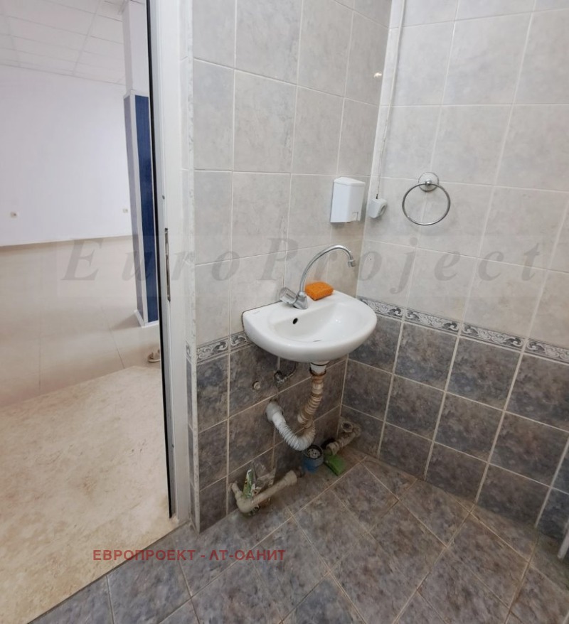 Дава под наем ОФИС, гр. Петрич, област Благоевград, снимка 11 - Офиси - 52280481