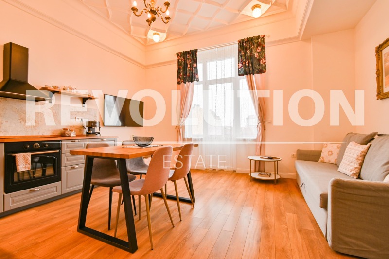 Издаје се  2 спаваће собе Софија , Центар , 90 м2 | 58904549 - слика [2]