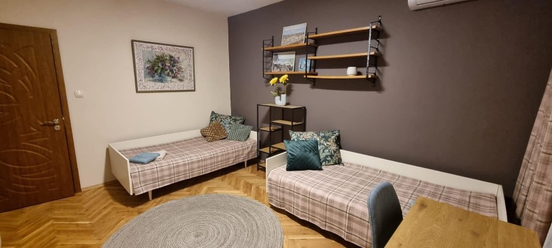 Издаје се  2 спаваће собе Софија , Центар , 76 м2 | 91556205 - слика [9]