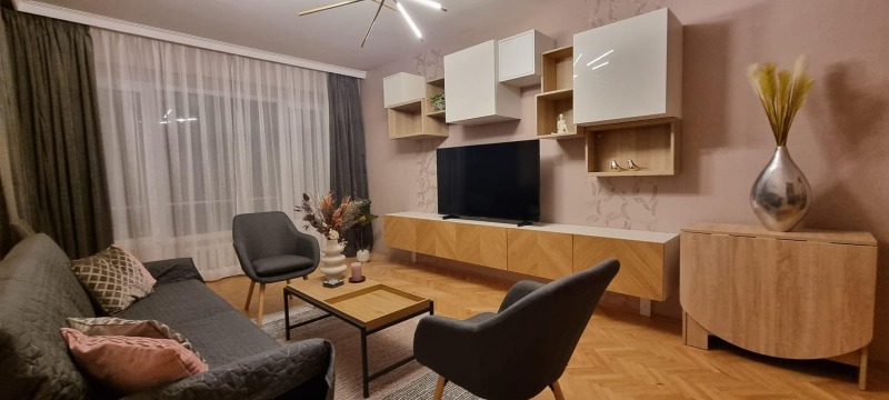 Издаје се  2 спаваће собе Софија , Центар , 76 м2 | 91556205 - слика [2]