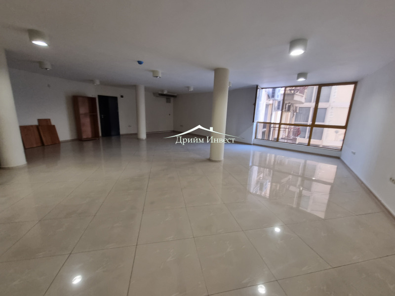 Da affittare  Ufficio Plovdiv , Tsentar , 139 mq | 30270280 - Immagine [2]