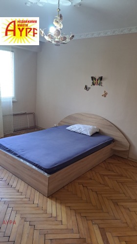 De inchiriat Studio