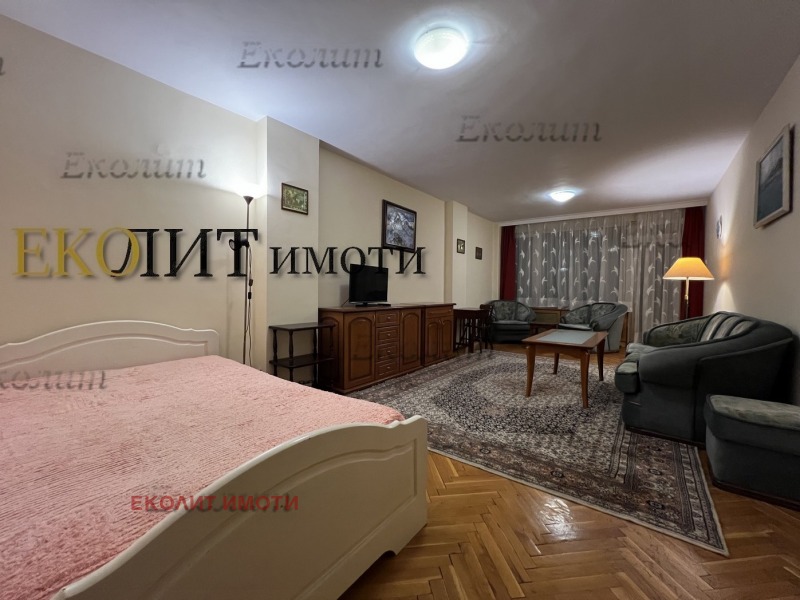 De inchiriat  1 dormitor Sofia , Țentâr , 80 mp | 95348370