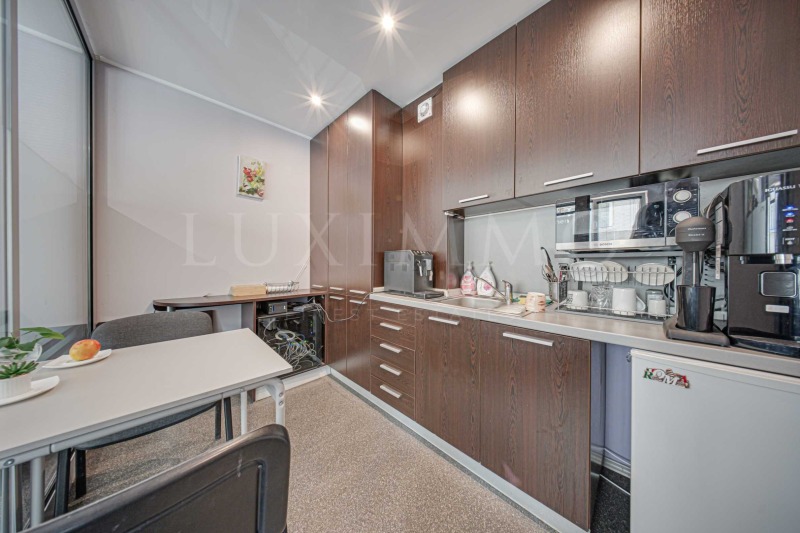 Te huur  Kantoor Sofia , Zona B-19 , 207 m² | 12487646 - afbeelding [11]