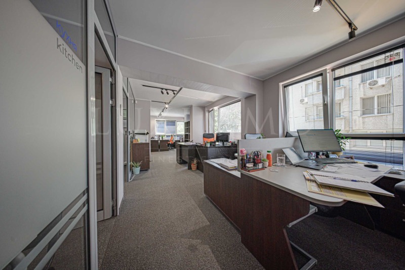 Te huur  Kantoor Sofia , Zona B-19 , 207 m² | 12487646 - afbeelding [8]