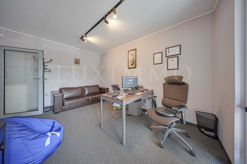 Te huur  Kantoor Sofia , Zona B-19 , 207 m² | 12487646 - afbeelding [4]
