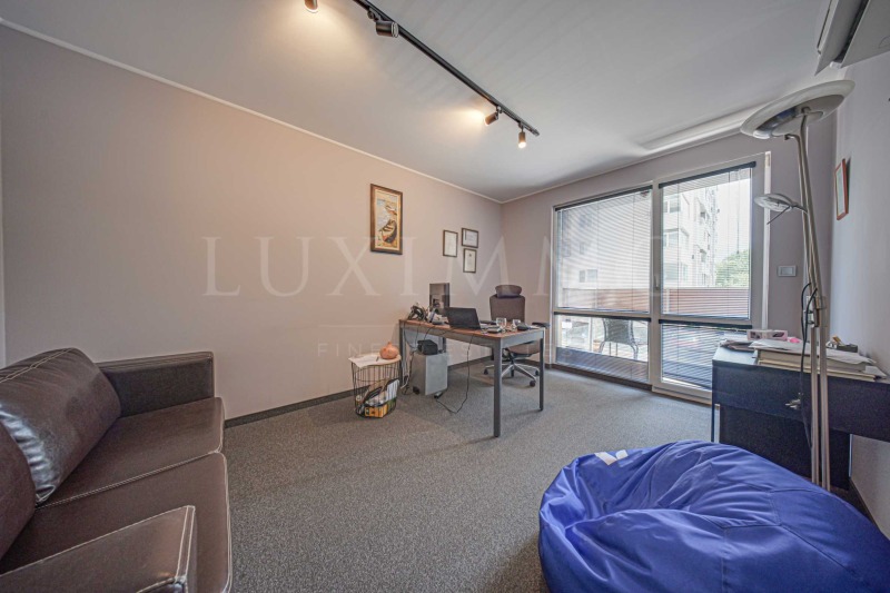 Te huur  Kantoor Sofia , Zona B-19 , 207 m² | 12487646 - afbeelding [3]