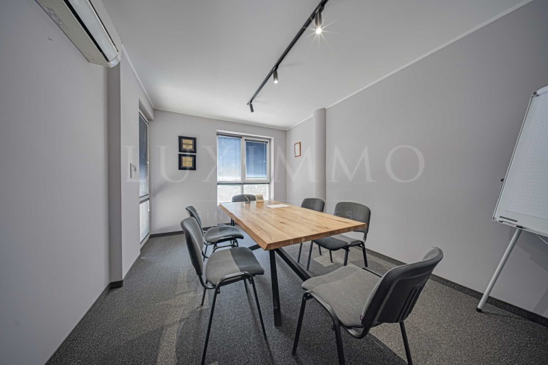 Te huur  Kantoor Sofia , Zona B-19 , 207 m² | 12487646 - afbeelding [9]