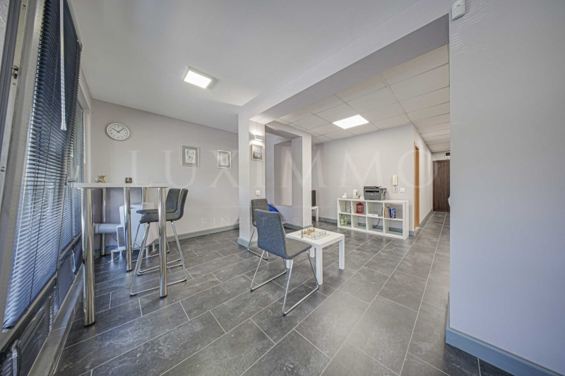 Te huur  Kantoor Sofia , Zona B-19 , 207 m² | 12487646 - afbeelding [16]