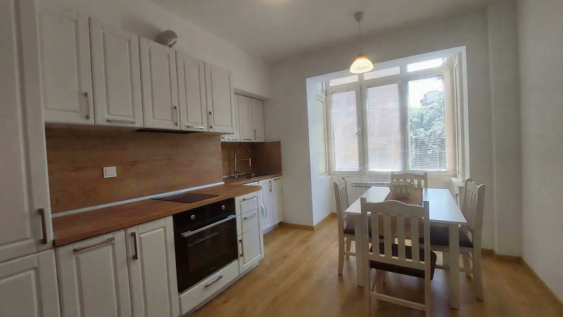 Дава под наем 2-СТАЕН, гр. София, Център