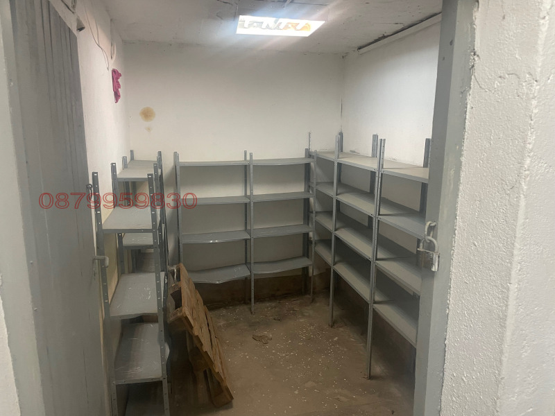 Дава под наем МАГАЗИН, гр. Плевен, Идеален център, снимка 11 - Магазини - 52785155