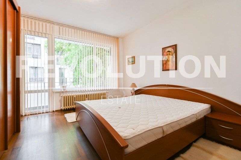 Дава под нем  3-стаен, град София, Център •  750 EUR • ID 67062837 — holmes.bg - [1] 