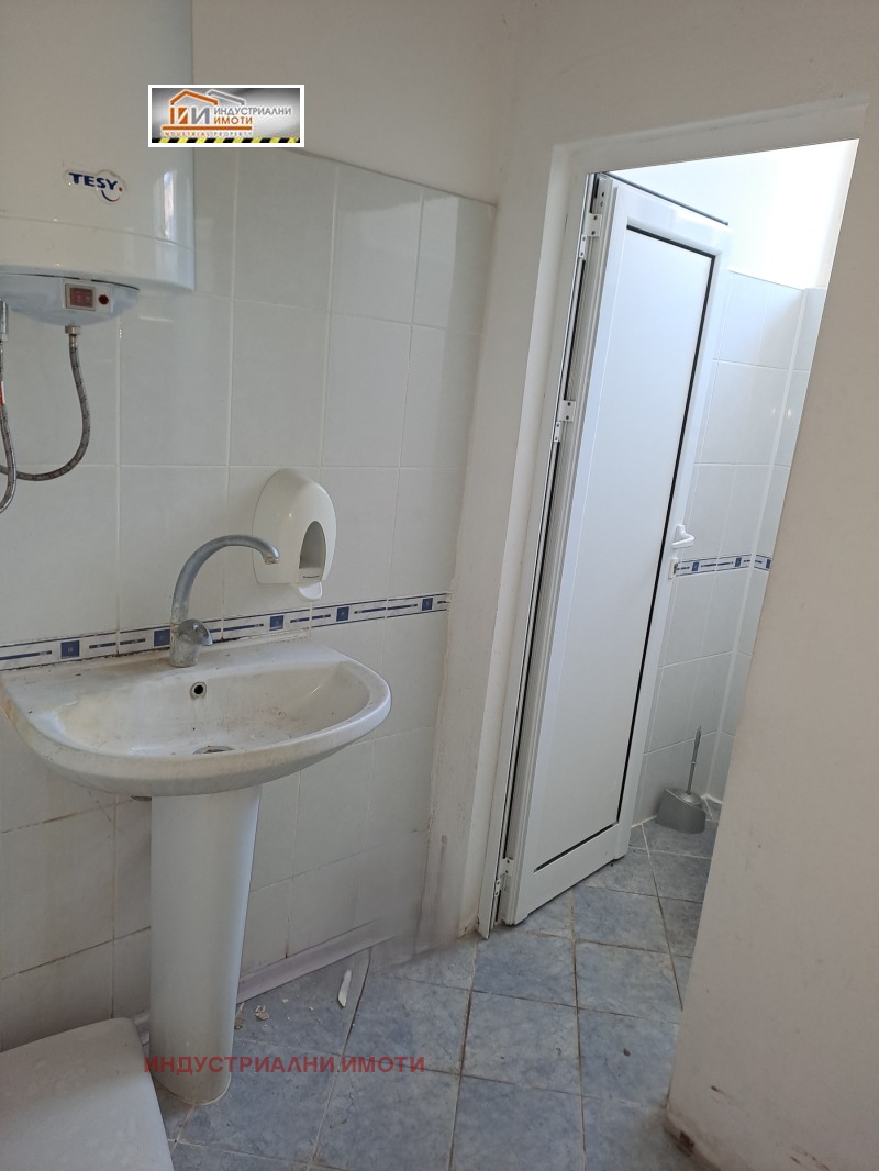 Do wynajęcia  Budynek przemysłowy Plowdiw , Industrialna zona - Jug , 500 mkw | 64654193 - obraz [9]